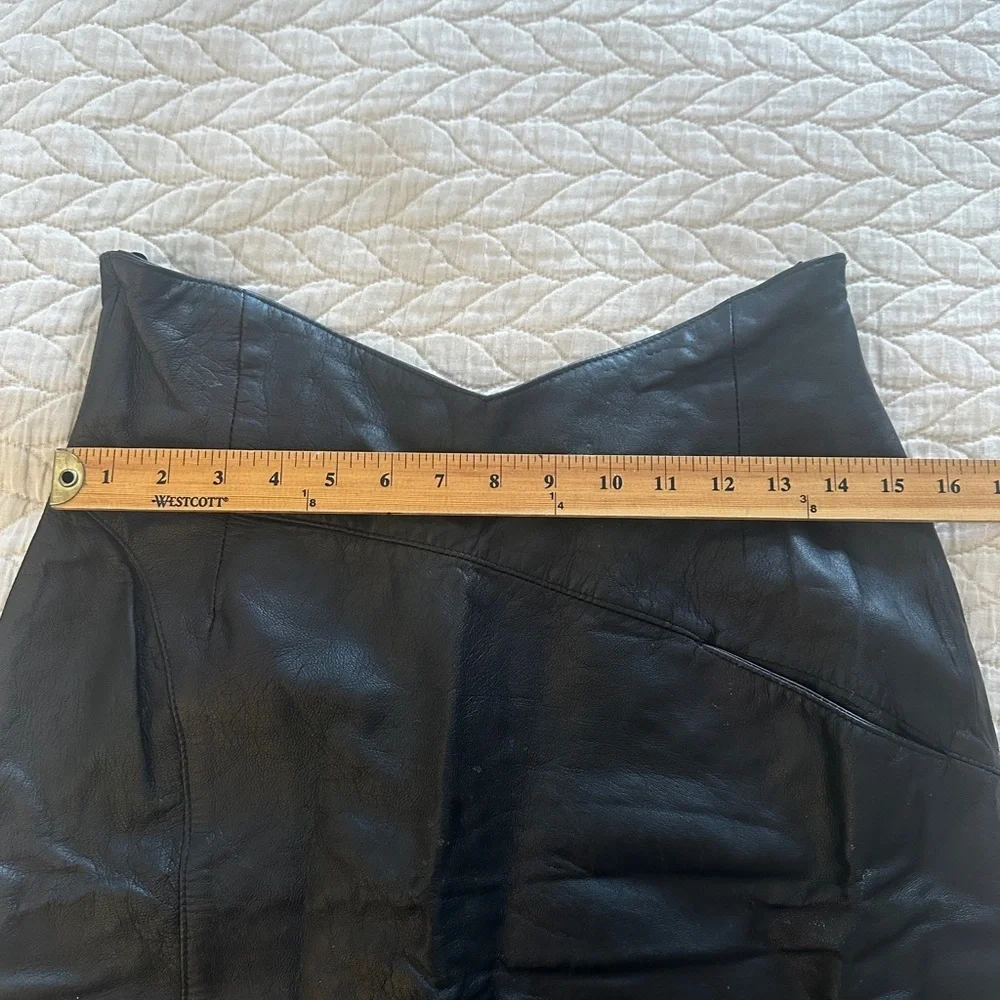 - Vintage 1980s Italian black leather skirt
